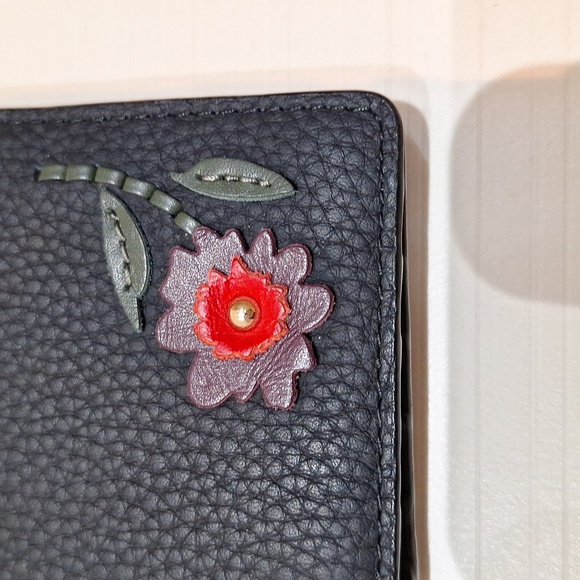 Kate spade leather bi fold wallet - Picture 5 of 6